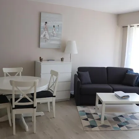 Les Bains Apartment *